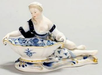 ONION PATTERN MEISSEN FIGURAL PORCELAIN, late 19thC